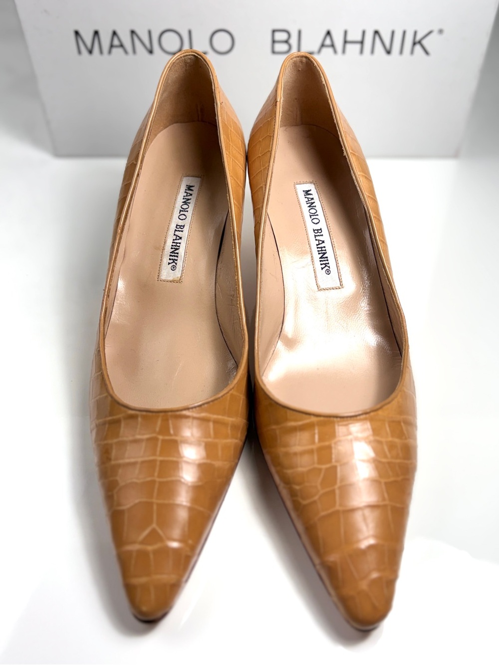 Manolo Blahnik Tan “Mandello” 50mm Leather Embossed Alligator Kitten Heel Sz 6.5